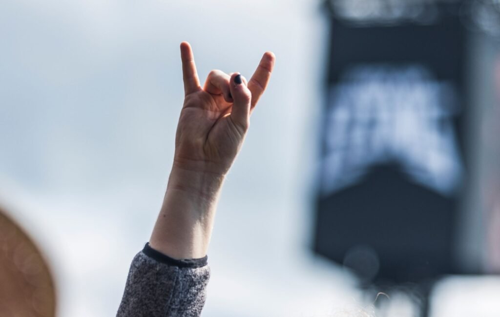 Ignacia Fernández, cantante de death metal, gana el certamen de Miss Mundo Chile con una actuación épica