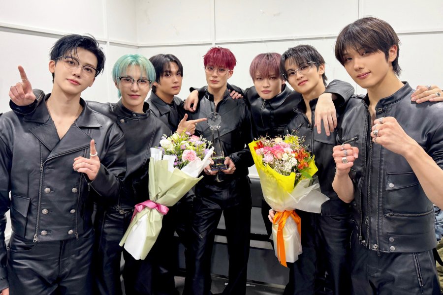 NCT DREAM Gana Su Primer Premio Con “Beat It Up” En “Music Bank”
Actuaciones Destacadas De ILLIT, tripleS msnz Y Más