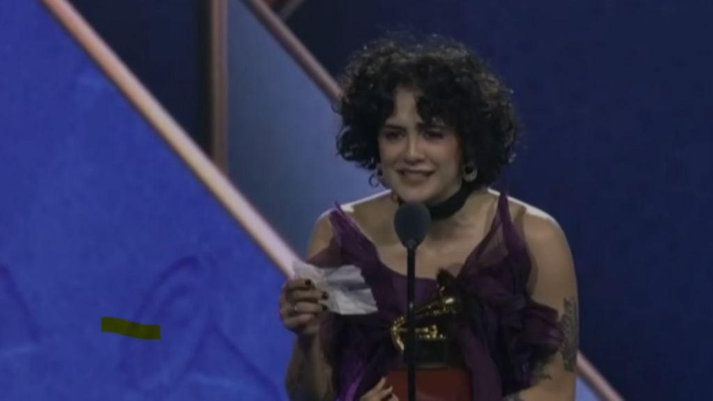 Renee gana su primer Latin Grammy y destaca la necesidad de más voces femeninas en el rock latino