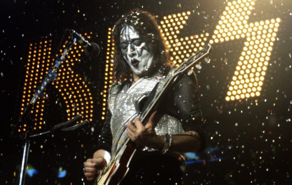 Revelan la causa de muerte de Ace Frehley, legendario guitarrista de KISS