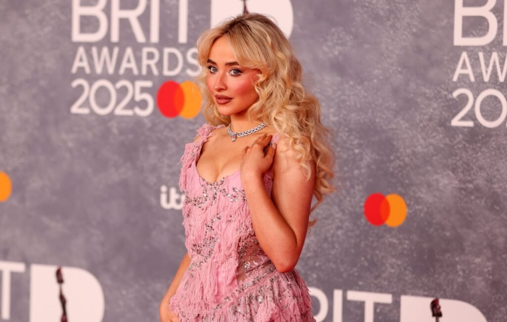 Sabrina Carpenter interpreta ‘Barbie Girl’ de Aqua en su tour ‘Short ‘N Sweet’ por Halloween