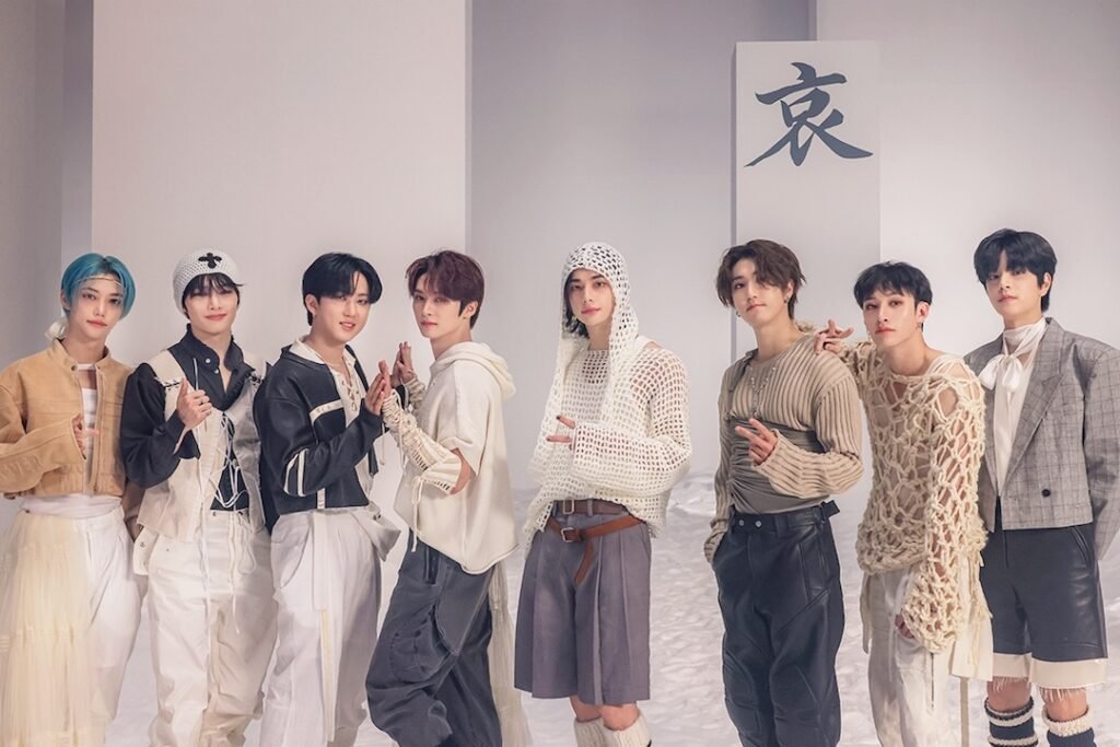 Stray Kids “LALALALA” alcanza 300 millones de vistas y se convierte en su quinto MV en lograrlo