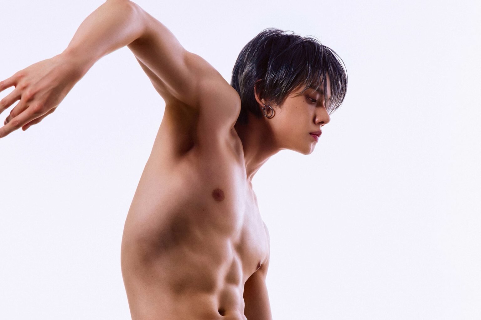 Yeonjun de TXT lidera las listas y vende más de medio millón de copias de “NO LABELS: PART 01” en solo un día