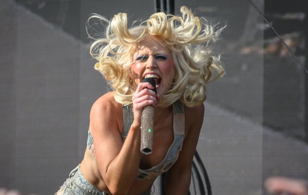 Amyl and the Sniffers: Amy Louise Taylor demanda a fotógrafo estadounidense por explotación de su imagen