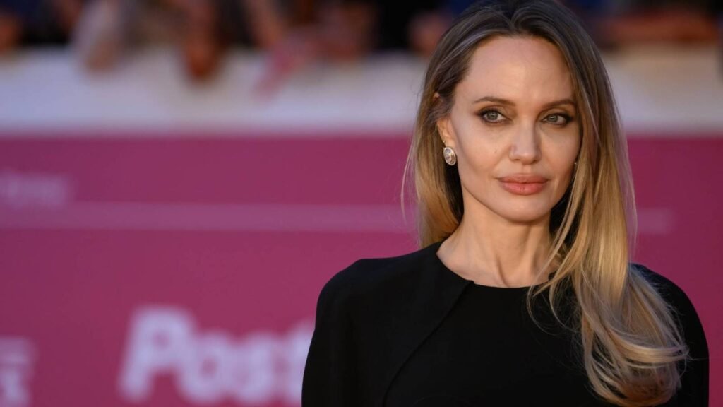 Angelina Jolie habla sobre sus cicatrices de mastectomía: ‘Comparto estas cicatrices con muchas mujeres que amo’