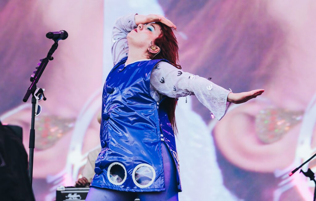 CMAT Regresa a su Pub Local en un Sorprendente Concierto Íntimo