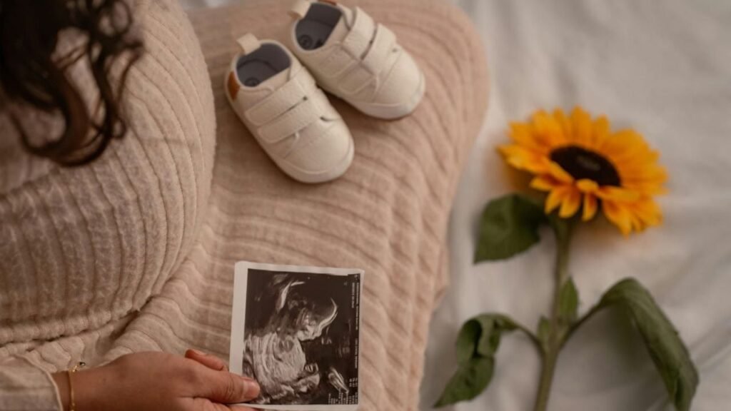 Capi Pérez e Itzel Barro anuncian embarazo en medio de un duelo familiar: la historia detrás de su emocionante noticia