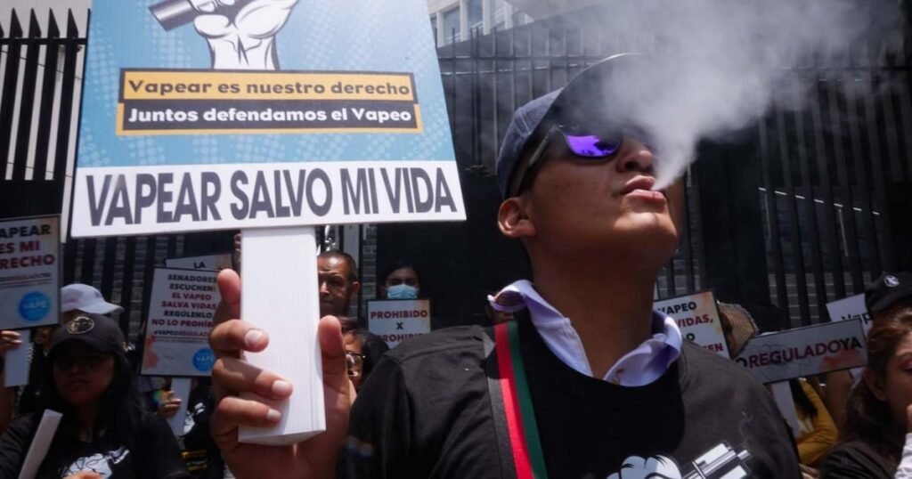 Diputados prohíben el uso de vapeadores y cigarrillos electrónicos en un esfuerzo por la salud pública