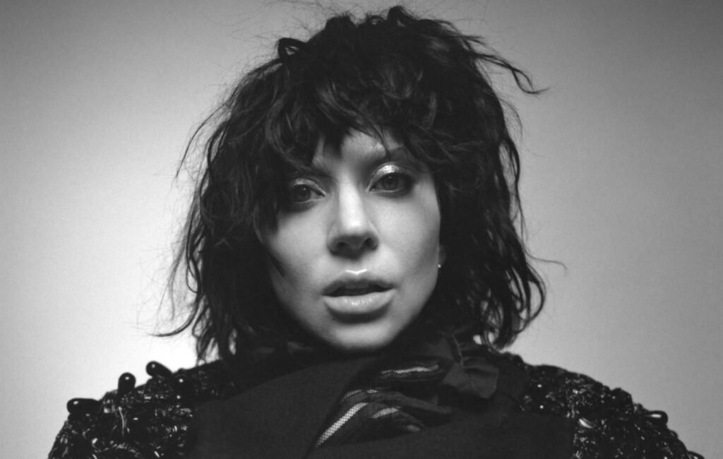 Lady Gaga detiene el concierto ‘Mayhem Ball’ tras caída de un bailarín