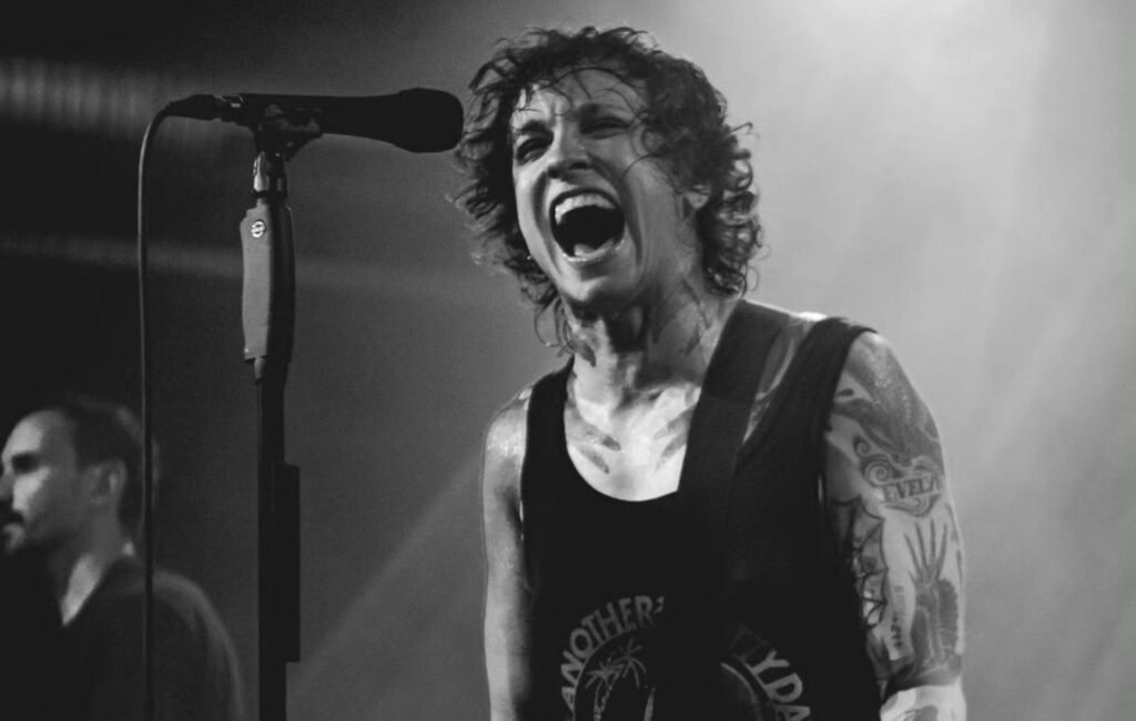 Laura Jane Grace anuncia gira por lugares de música grassroots en el Reino Unido e Irlanda para 2026