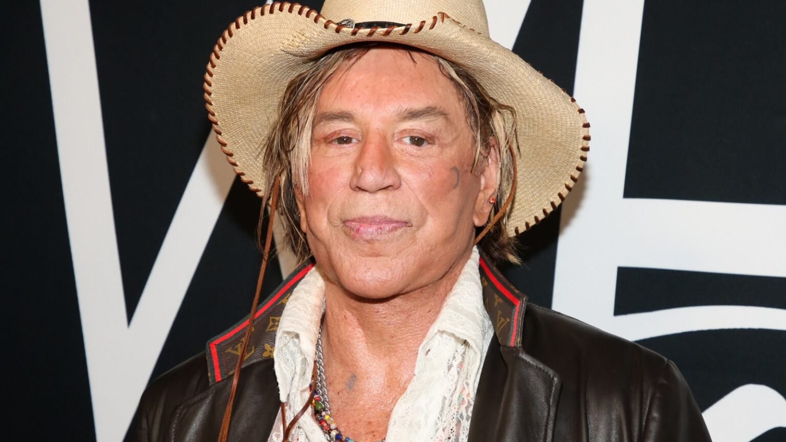 Mickey Rourke enfrenta demanda por $59,100 en alquileres impagos y posible desalojo