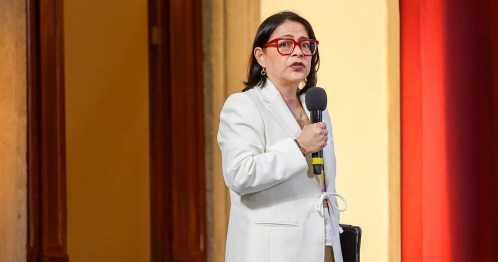 Posible cambio de mando en la CFE: ¿Qué implica la salida de Emilia Calleja?