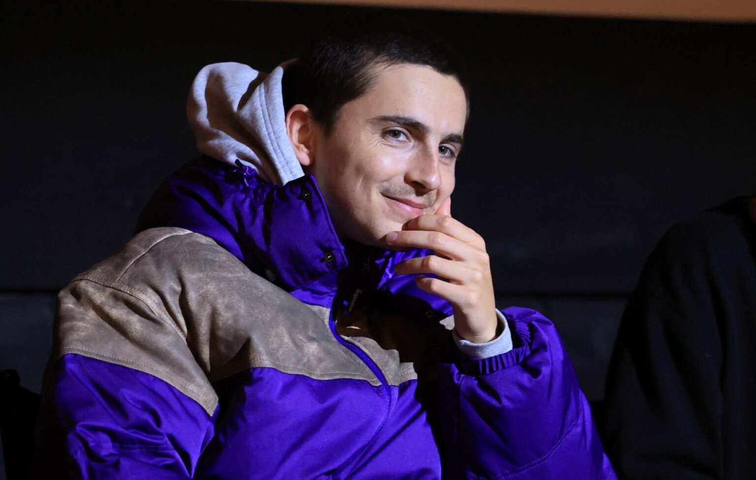 Timothée Chalamet desmiente rumores sobre su alter ego al colaborar con EsDeeKid en el nuevo remix ‘4raws’