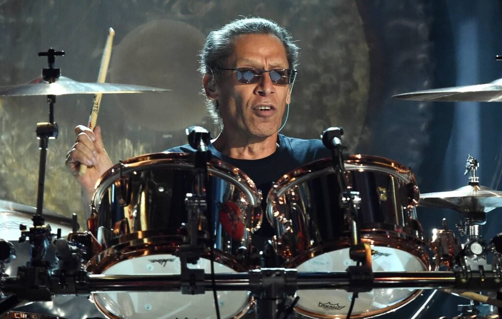 Alex Van Halen Colabora con Steve Lukather de Toto en Nuevo Álbum
