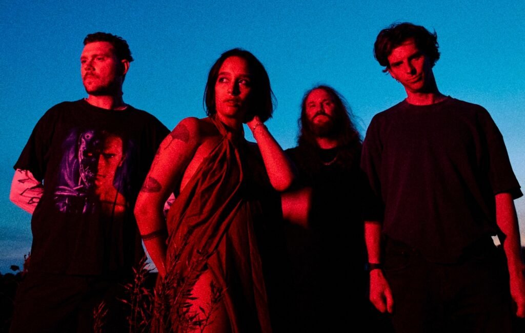 Mandy, Indiana presenta su nuevo sencillo ‘Cursive’: un paso hacia lo desconocido