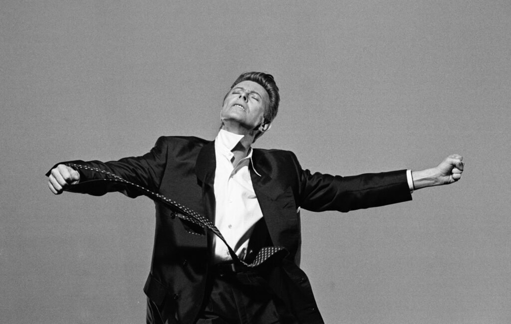 Tributo a David Bowie: The Libertines, The Horrors, Anna Calvi y The Molotovs interpretan sus grandes éxitos