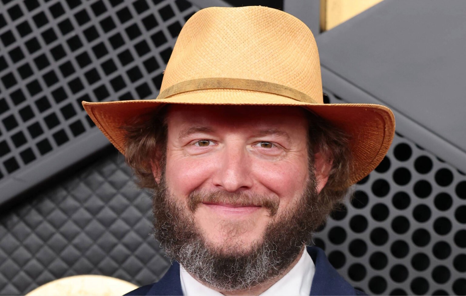 Justin Vernon de Bon Iver responde a las burlas de Megyn Kelly sobre su protesta contra ICE en los Grammy