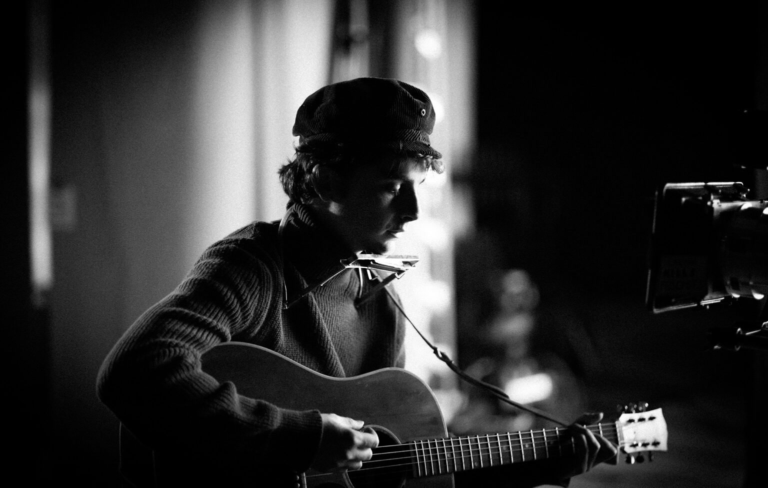 Timothée Chalamet invierte seis cifras de su propio dinero en actuación de Bob Dylan en Saturday Night Live